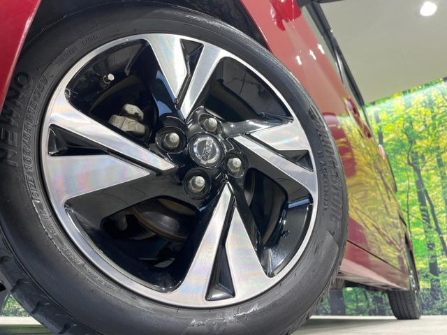 �y����15�C���`�A���~�z�C�[���z�O�ςɃ}�b�`���������A���~�z�C�[���𑕒����Ă���܂��B�e��ЊO�A���~�z�C�[����A�X�^�b�h���X�^�C�����戵�����Ă���܂��B���񂲑��k����������