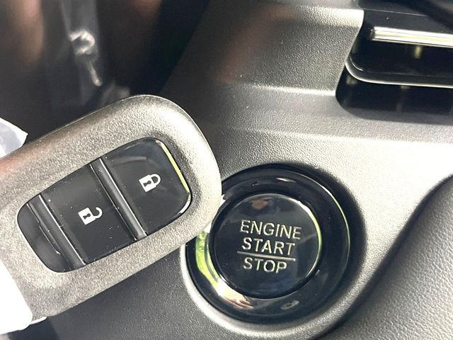 �yHonda�X�}�[�g�L�[�z�J�o����|�P�b�g�ɓ��ꂽ�܂܂ł��h�A�̎{���E�������\�ȃX�}�[�g�L�[�𑕔��B�G���W���̃I���E�I�t�����J�M�����o���K�v����������Ƃ��Ă��֗��ł���