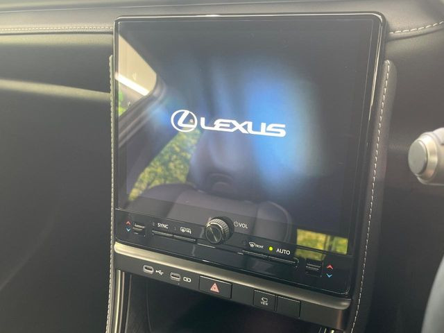 �y9.8�C���` �f�B�X�v���C�I�[�f�B�I�z���ʂ̃f�B�X�v���C��AppleCarPlay��AndroidAuto�����p�\�B�傫�ȉ�ʂŃX�}�z�i�r�A�v���������p���������܂���