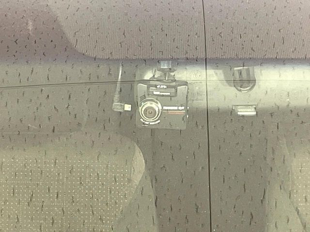 【ドライブレコーダー】ドライブレコーダー装備!走行中はもちろん、あおり運転や事故に遭遇した際、映像で記録し、万一のリスクに備えます。※記録用SDカードはお客様ご自身でご準備いただく必要があります。