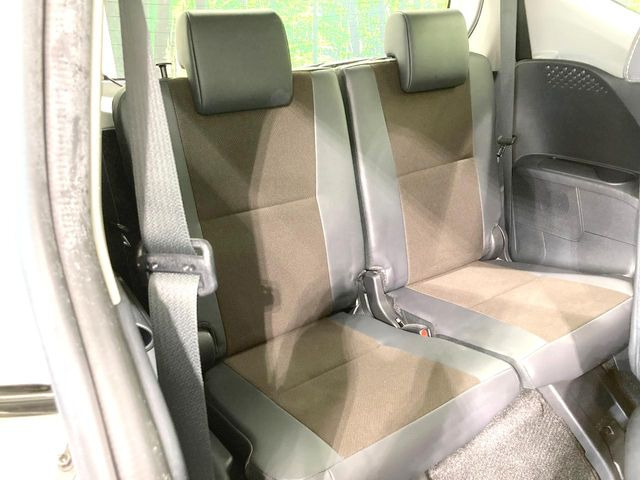 床下収納式のサードシートです。座席部分をコンパクトに収納でき、広大な荷室スペースとしてお使いいただけます!乗車人数や荷物の量など利用シーンに合わせて3列目を有効活用でき、とっても便利♪