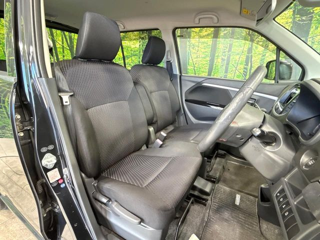 運転席シート廻りは使用感も少なく、良好な状態となっています。丁寧に使われていたことがよくわかりますね。