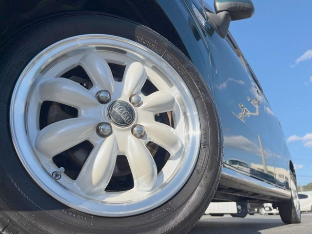 �y14�C���`�A���~�z�C�[���z�O�ςɃ}�b�`�����A���~�z�C�[���𑕒����Ă���܂��B�e��A���~�z�C�[����A�X�^�b�h���X�^�C�����戵�����Ă���܂��B���񂲑��k����������
