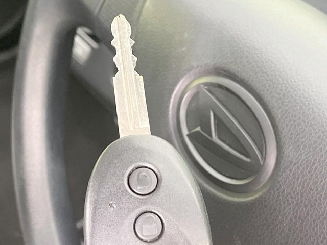 【キーレス】少し離れた場所からでもボタン一つでドアの開錠・施錠ができるのでとっても便利!ドアの鍵穴周りに傷をつけることもありません♪