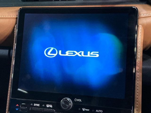�y9.8�C���` �f�B�X�v���C�I�[�f�B�I�z���ʂ̃f�B�X�v���C��AppleCarPlay��AndroidAuto�����p�\�B�傫�ȉ�ʂŃX�}�z�i�r�A�v���������p���������܂���