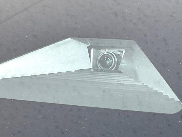 【ホンダセンシング】走行中に前方の車両等を認識し、衝突しそうな時は警報とブレーキで衝突回避と被害軽減をアシスト。より安全にドライブをお楽しみいただけます。