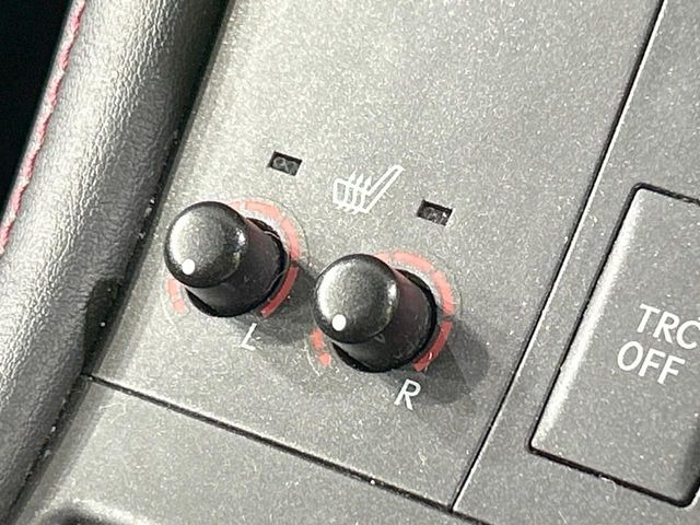 【シートヒーター】寒い日に重宝するシートヒーター!エアコンより早く温まってくれるので寒がりの人も安心ですね♪エアコンの温風は乾燥するから苦手、という方にもをおすすめです。