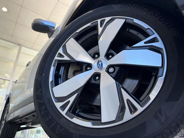 �y����18�C���`�A���~�z�C�[���z�O�ςɃ}�b�`���������A���~�z�C�[���𑕒����Ă���܂��B�e��ЊO�A���~�z�C�[����A�X�^�b�h���X�^�C�����戵�����Ă���܂��B���񂲑��k����������