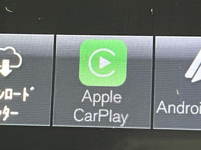 ��Apple Car Play:�X�}�z�Ƃ̗L���ڑ��ŁA�i�r�E�I�[�f�B�I�Đ��ȂǃX�}�z�̃A�v���@�\����ʂł��g����֗��@�\�ł�!