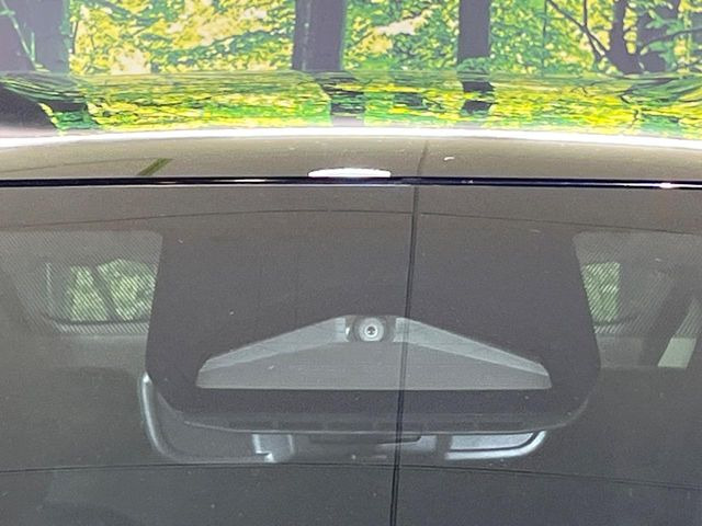 【トヨタセーフティセンス】走行中に前方の車両等を認識し、衝突しそうな時は警報とブレーキで衝突回避と被害軽減をアシスト。より安全にドライブをお楽しみいただけます。