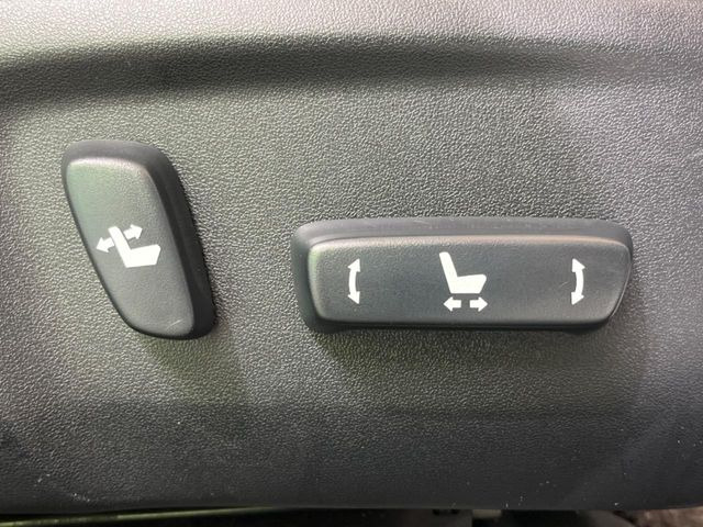 【パワーシート】スイッチ一つで簡単にシートの微調整が可能!電動だから力もいりません!快適なシートポジションにセットして、快適なドライブをお楽しみください。