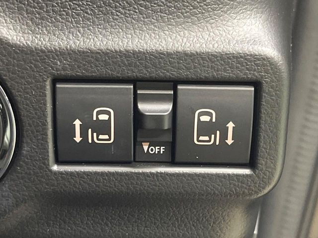 【両側パワースライドドア】スマートキーや運転席のスイッチで後席両側スライドドアの開閉が可能♪電動だから力を入れてドアを開ける必要が無く、小さなお子様でも簡単に開け閉めでき快適です♪