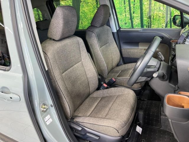 運転席シート廻りは使用感も少なく、良好な状態となっています。丁寧に使われていたことがよくわかりますね。