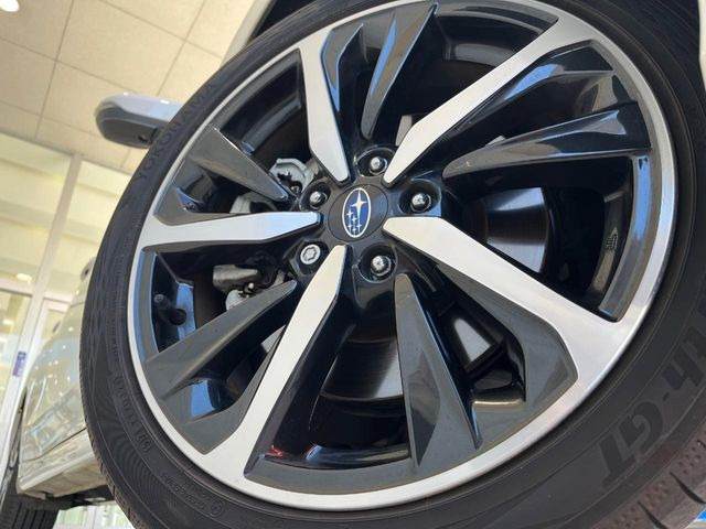 �y����18�C���`�A���~�z�C�[���z�O�ςɃ}�b�`���������A���~�z�C�[���𑕒����Ă���܂��B�e��ЊO�A���~�z�C�[����A�X�^�b�h���X�^�C�����戵�����Ă���܂��B���񂲑��k����������