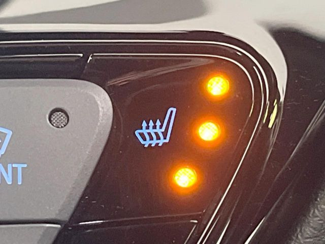 【シートヒーター】寒い日に重宝するシートヒーター!エアコンより早く温まってくれるので寒がりの人も安心ですね♪エアコンの温風は乾燥するから苦手、という方にもをおすすめです。