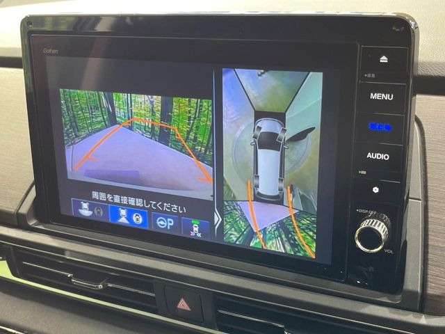 【マルチビューカメラシステム】専用のカメラにより、上から見下ろしたような視点で360度クルマの周囲を確認することができます☆死角部分も確認しやすく、狭い場所での切り返しや駐車もスムーズに行えます。