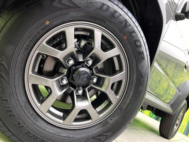 �y����15�C���`�A���~�z�C�[���z�O�ςɃ}�b�`���������A���~�z�C�[���𑕒����Ă���܂��B�e��ЊO�A���~�z�C�[����A�X�^�b�h���X�^�C�����戵�����Ă���܂��B���񂲑��k����������