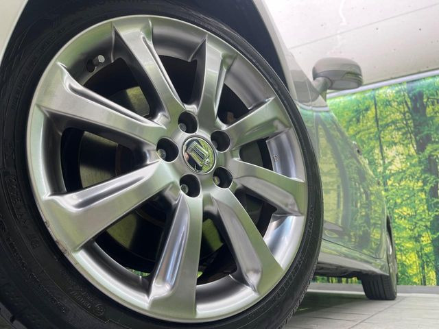 �y����18�C���`�A���~�z�C�[���z�O�ςɃ}�b�`���������A���~�z�C�[���𑕒����Ă���܂��B�e��ЊO�A���~�z�C�[����A�X�^�b�h���X�^�C�����戵�����Ă���܂��B���񂲑��k����������