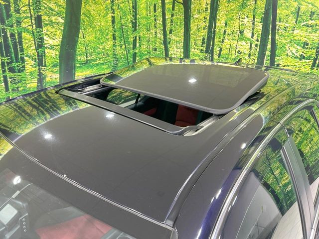 【サンルーフ】開放感たっぷりの希少装備、サンルーフが装着されています!車内に明かりを取り入れたり景色を楽しむ以外にも、車内の空気も簡単に換気できて快適です!