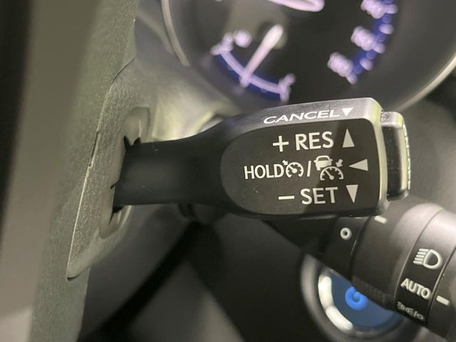 【レーダークルーズコントロール】高速道路での長距離走行が楽に!!自動で速度を保つクルーズコントロールが、衝突軽減システムと連携し、前方の車両を感知して車間を保つように速度調節してくれます!!
