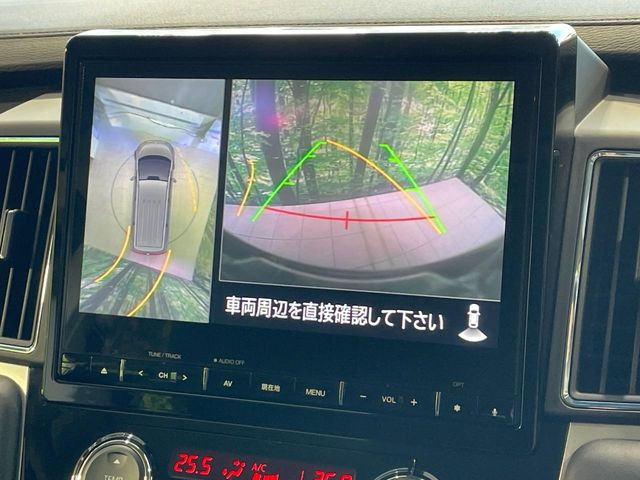 【マルチアラウンドモニター】専用のカメラにより、上から見下ろしたような視点で360度クルマの周囲を確認することができます☆死角部分も確認しやすく、狭い場所での切り返しや駐車もスムーズに行えます。