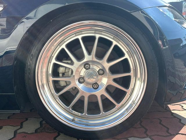 �y18�C���`�A���~�z�C�[���z�O�ςɃ}�b�`�����A���~�z�C�[���𑕒����Ă���܂��B�e��A���~�z�C�[����A�X�^�b�h���X�^�C�����戵�����Ă���܂��B���񂲑��k����������