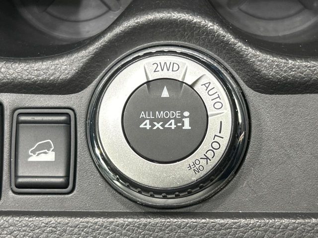 �y�I�[�����[�h4&times;4�z2WD/4WD���[�h����y�ɐ؂�ւ��\�B�R��d����2WD�A�X�^�b�N���ɖ𗧂�LOCK�AAUTO���[�h�ł�4WD�̔z���������Œ������A�H�ʏ󋵂��킸���肵��������T�|�[�g�B