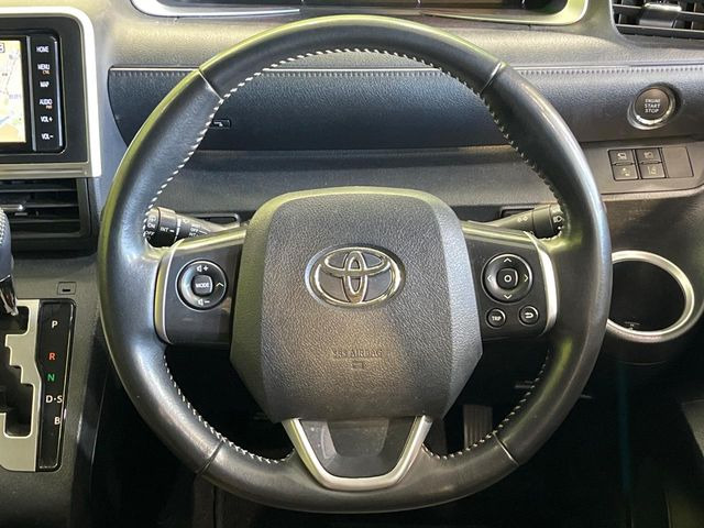 【ステアリングスイッチ】運転中、前方から目線をそらすことなく、オーディオ等の操作が可能な便利機能!安心&快適なドライブを演出してくれます♪