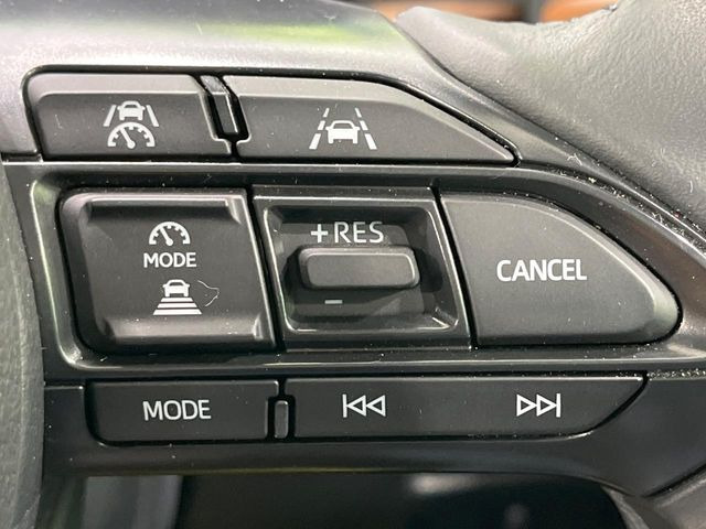 【レーダークルーズコントロール】高速道路での長距離走行が楽に!!自動で速度を保つクルーズコントロールが、衝突軽減システムと連携し、前方の車両を感知して車間を保つように速度調節してくれます!!