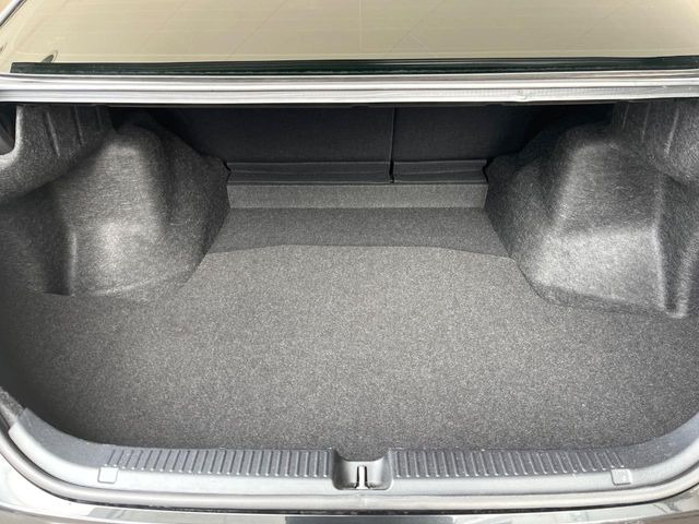 普段のお買い物や通勤、送迎等に十分な荷室スペースを確保しております。