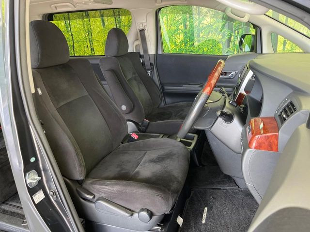 運転席シート廻りは使用感も少なく、良好な状態となっています。丁寧に使われていたことがよくわかりますね。