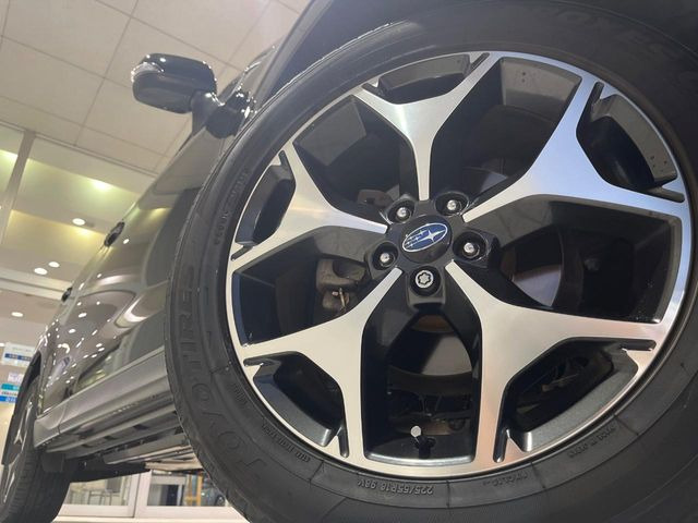 �y����18�C���`�A���~�z�C�[���z�O�ςɃ}�b�`���������A���~�z�C�[���𑕒����Ă���܂��B�e��ЊO�A���~�z�C�[����A�X�^�b�h���X�^�C�����戵�����Ă���܂��B���񂲑��k����������