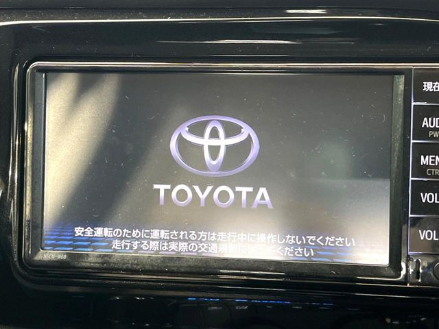 【純正ナビ】人気の純正ナビを装備しております。ナビの使いやすさはもちろん、オーディオ機能も充実!キャンプや旅行はもちろん、通勤や買い物など普段のドライブも楽しくなるはず♪