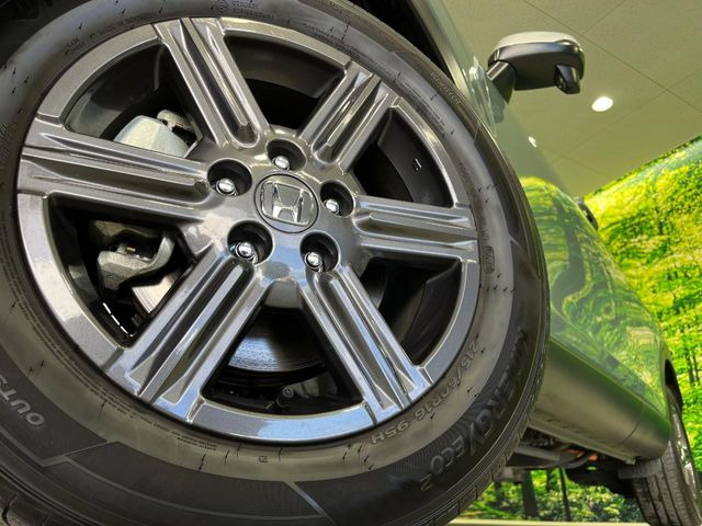 �y�O���[�h��p����16�C���`�A���~�z�C�[���z�f�U�C�����̍��������A���~�z�C�[���𑕒����Ă���܂��B�e��ЊO�A���~�z�C�[����A�X�^�b�h���X�^�C�����戵�����Ă���܂��B���񂲑��k����������