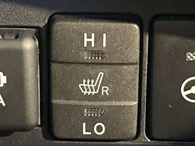 【シートヒーター】寒い日に重宝するシートヒーター!エアコンより早く温まってくれるので寒がりの人も安心ですね♪エアコンの温風は乾燥するから苦手、という方にもをおすすめです。