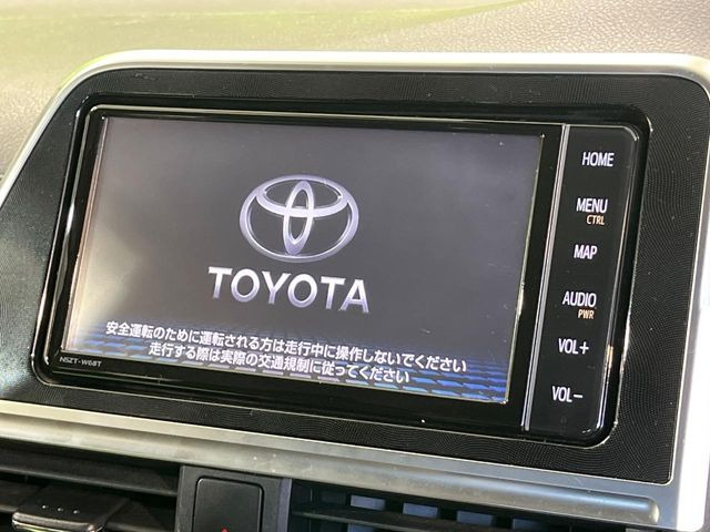 【ナビゲーション】目的地までしっかり案内してくれる使いやすいナビ。Bluetooth接続すればお持ちのスマホやMP3プレイヤーの音楽を再生可能!毎日の運転がさらに楽しくなります!!