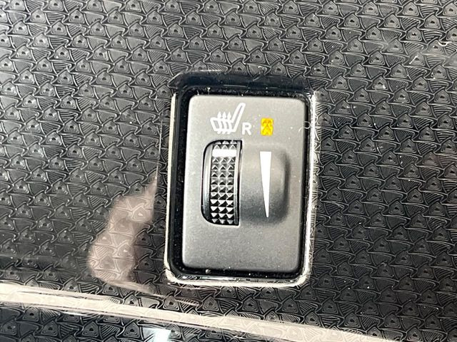 【シートヒーター】寒い日に重宝するシートヒーター!エアコンより早く温まってくれるので寒がりの人も安心ですね♪エアコンの温風は乾燥するから苦手、という方にもをおすすめです。