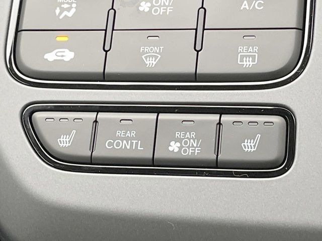 【シートヒーター】寒い日に重宝するシートヒーター!エアコンより早く温まってくれるので寒がりの人も安心ですね♪エアコンの温風は乾燥するから苦手、という方にもをおすすめです。