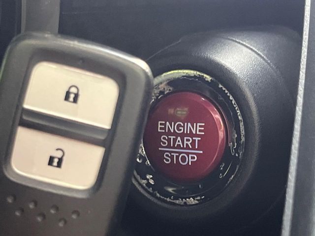 �yHonda�X�}�[�g�L�[�z�J�o����|�P�b�g�ɓ��ꂽ�܂܂ł��h�A�̎{���E�������\�ȃX�}�[�g�L�[�𑕔��B�G���W���̃I���E�I�t�����J�M�����o���K�v����������Ƃ��Ă��֗��ł���