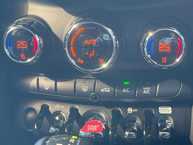 ●デュアルオートエアコン:運転席・助手席それぞれで温度設定が可能な独立式オートエアコンを標準装備しております!