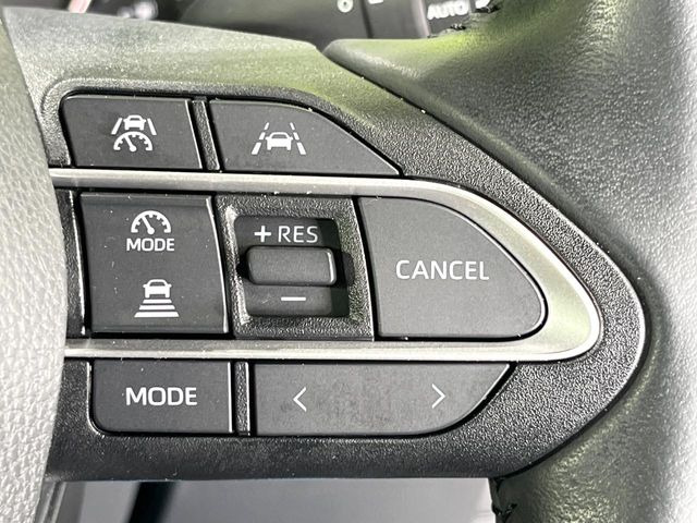 【レーダークルーズコントロール】高速道路での長距離走行が楽に!!自動で速度を保つクルーズコントロールが、衝突軽減システムと連携し、前方の車両を感知して車間を保つように速度調節してくれます!!