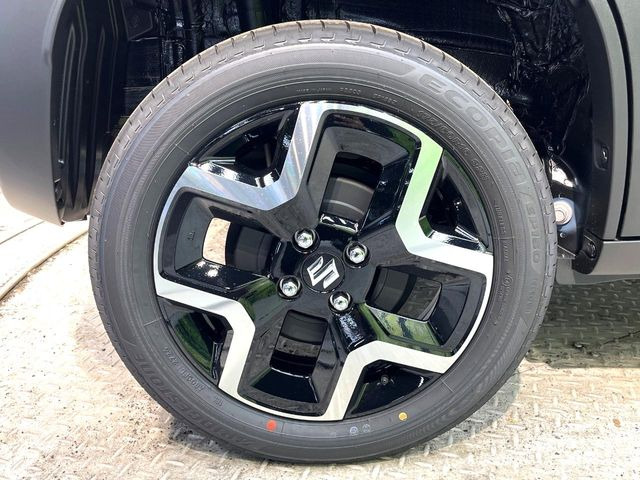 �y�����A���~�z�C�[���z�O�ςɃ}�b�`���������A���~�z�C�[���𑕒����Ă���܂��B�e��ЊO�A���~�z�C�[����A�X�^�b�h���X�^�C�����戵�����Ă���܂��B���񂲑��k����������