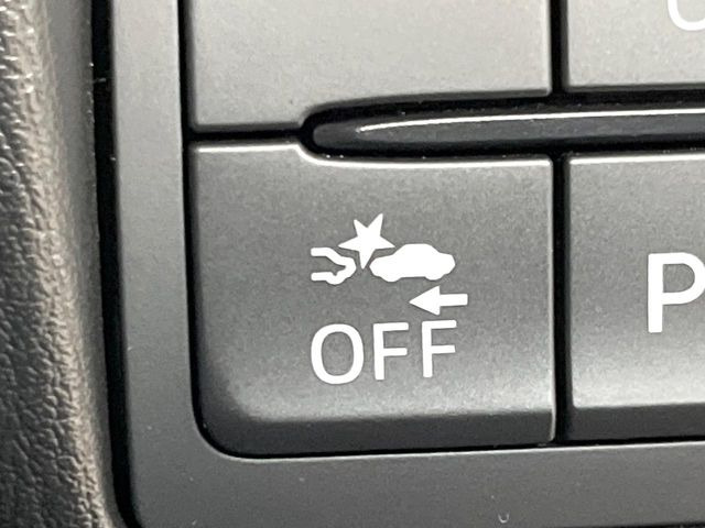 【スマートブレーキサポート】走行中に前方の車両等を認識し、衝突しそうな時は警報とブレーキで衝突回避と被害軽減をアシスト。より安全にドライブをお楽しみいただけます。