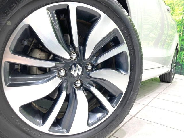 �y����16�C���`�A���~�z�C�[���z�O�ςɃ}�b�`���������A���~�z�C�[���𑕒����Ă���܂��B�e��ЊO�A���~�z�C�[����A�X�^�b�h���X�^�C�����戵�����Ă���܂��B���񂲑��k����������