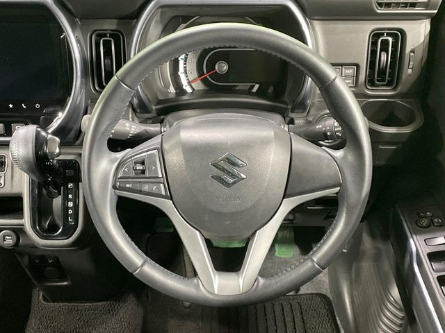 【純正革巻きステアリング】上質な革を使用することで、手にしっかり馴染みとても運転しやすいハンドルです♪