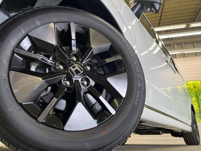 �y����16�C���`�A���~�z�C�[���z�O�ςɃ}�b�`���������A���~�z�C�[���𑕒����Ă���܂��B�e��ЊO�A���~�z�C�[����A�X�^�b�h���X�^�C�����戵�����Ă���܂��B���񂲑��k����������