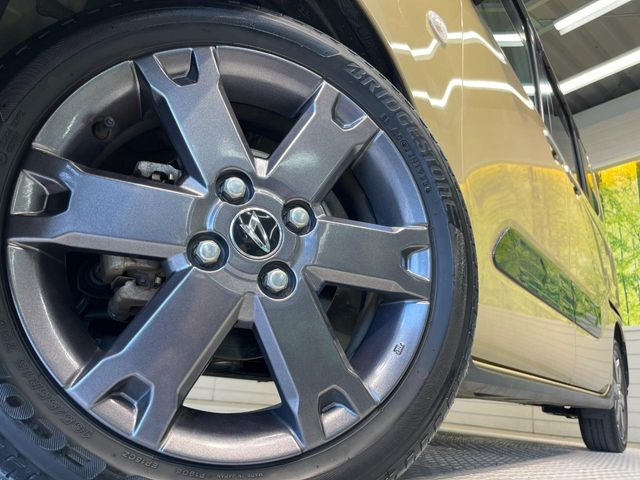 �y����15�C���`�A���~�z�C�[���z�O�ςɃ}�b�`���������A���~�z�C�[���𑕒����Ă���܂��B�e��ЊO�A���~�z�C�[����A�X�^�b�h���X�^�C�����戵�����Ă���܂��B���񂲑��k����������