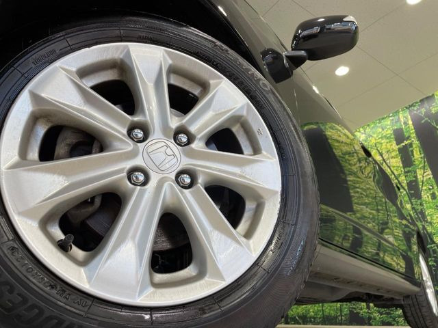 �y����15�C���`�A���~�z�C�[���z�O�ςɃ}�b�`���������A���~�z�C�[���𑕒����Ă���܂��B�e��ЊO�A���~�z�C�[����A�X�^�b�h���X�^�C�����戵�����Ă���܂��B���񂲑��k����������