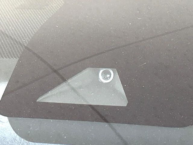 【トヨタセーフティセンス】走行中に前方の車両等を認識し、衝突しそうな時は警報とブレーキで衝突回避と被害軽減をアシスト。より安全にドライブをお楽しみいただけます。