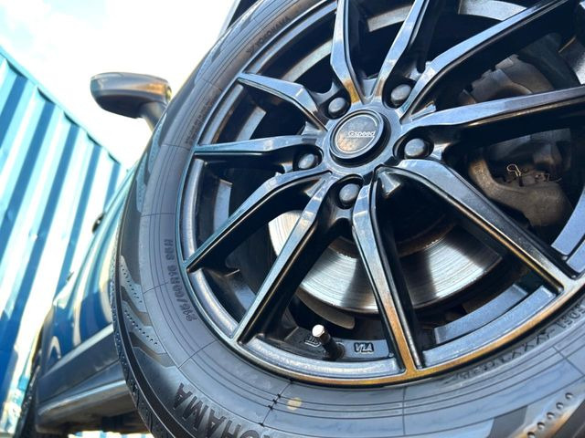 �y16�C���`�A���~�z�C�[���z�O�ςɃ}�b�`�����A���~�z�C�[���𑕒����Ă���܂��B�e��A���~�z�C�[����A�X�^�b�h���X�^�C�����戵�����Ă���܂��B���񂲑��k����������